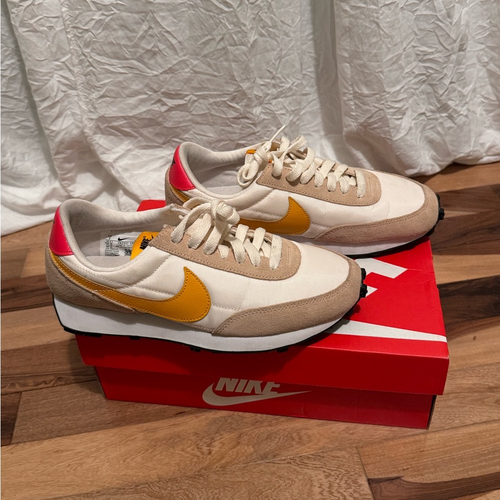 Nike daybreak sneakers